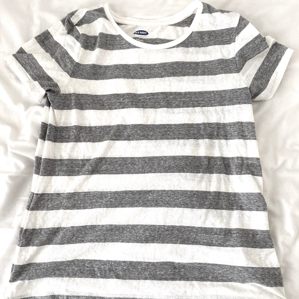 Grey and white striped tee. Slim fit